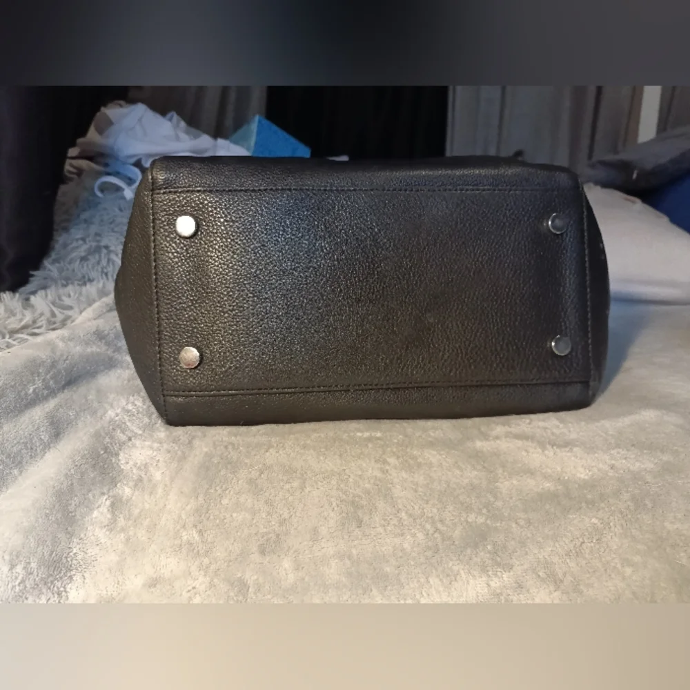 Michael kors purse - Picture 4 of 11